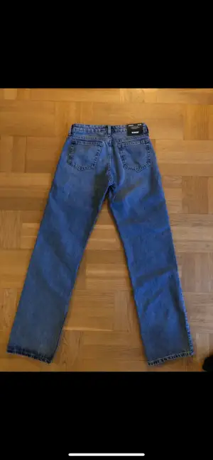 Nya oanvända jeans från weekday 