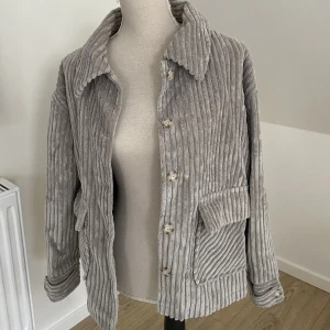 Grå Manchester jacka  - I fint skick!
