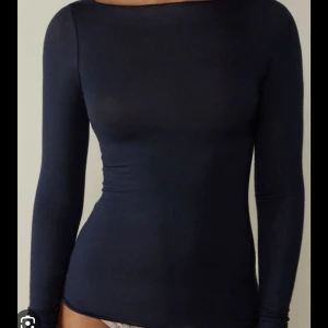 Intimisimi tröja  - Säker nu min intimisimi tröja då den inte används lägre, små defekter nere vi ärmen då det är små håll men märks och syns ibte alls. Därav priset. Kontakta för egna bilder