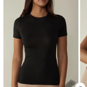 Intimissimi tshirt - Säljer min svarta intimissimi tshirt då den aldrig kommer till användning, nyskick, nypris 200kr säljer för 140, priset kan diskuteras 