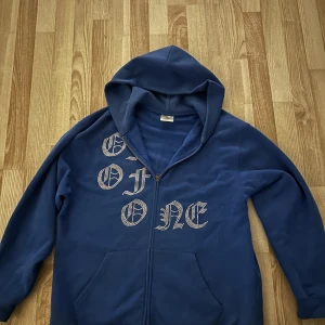 One of one zip - One of one zip säljer för den inte kommer till användning skicket är 9/10 skulle ja säga skriv vid intresse pris kan diskuteras😁