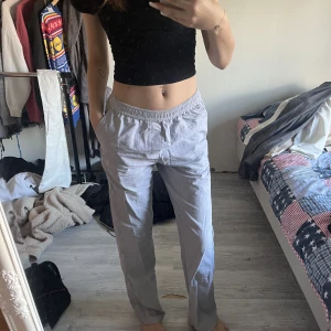 Pyjamas byxor  - Nästan oanvända, väldig väldig sköna och fina, säljer dom för att jag inte använder dom så mycket 🥰