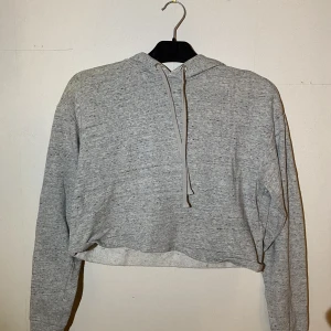 Croppad hoodie  - Fint skick 