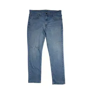 Size: 33/30. Ljusblå. Condition: Vintage. Alla jeans är uppmätta av oss! Har ni frågor eller funderingar är det bara slide DM, tveka inte!