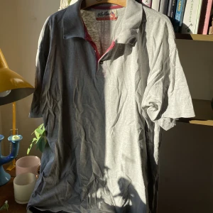 Grå tisha - Bra skick!