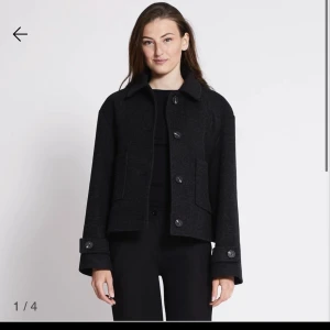 Kappa - Kappa från lager 157 som är nyskick, inga defekter eller skador, säljer för att se om det finns någon som vill ha den mer än mig, kom gärna med prisförslag!💕