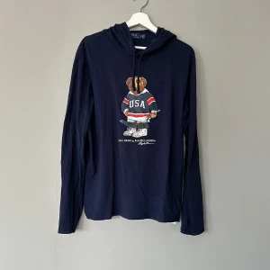 Tunn hoodie Ralph Lauren - En tunnare hoodie från Ralph Lauren. Oanvänd i fint skick