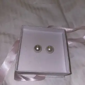 Stora pärlörhängen på 11 mm i äkta silver 