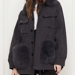 Sökes cusommade jacka!  - Sökes i alla färger! Strlk xs,s eller m 