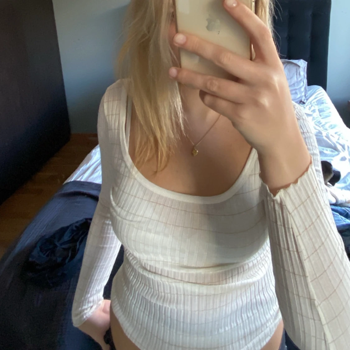 vit guldig tröja köpt på intimissimi  - 90