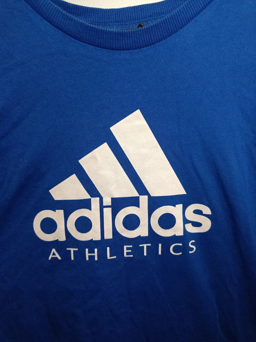 En blå T-Shirt från Adidas i storlek XS-S! Bra skick! . T-shirts.