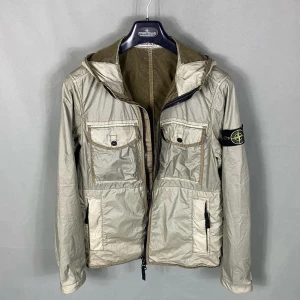Stone Island Lamy Flock  - Säljer min Stone Island då den inte kommer till användning! Cond 9/10 Eftertraktad  Storlek S passar M  Pris 4500kr 
