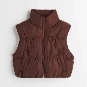 Väst - Säljer denna västen från H&M då den inte kommit till användning.