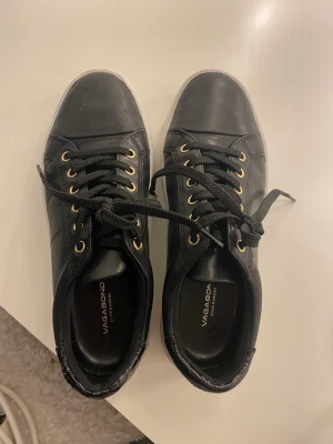 Vagabond skor - Använt några gånger och som nya säljer då jag inte kan ha dom längre