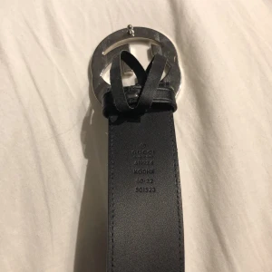 Gucci bälte - Säljer nu mitt Gucci bälte (äkta). Har box och bag, skick 8,5/10 skriv vid intresse kan kicka fler bilder osv…