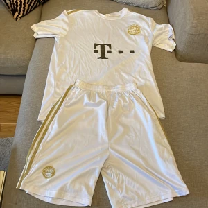 Bayern kit - Pris går att diskuteras vid snabb affär.