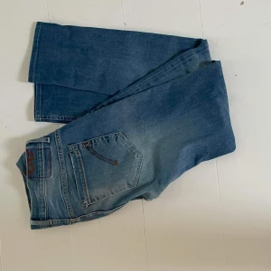 Dondup jeans - Dondup jeans✨ Storlek: 32/32 Pris: 650kr Vid frågor, fler bilder och så vidare så är det bara att skicka ett meddelande🦋
