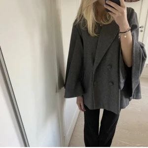 Kappa/poncho - Säljer denna fina kappan/ poncho!❤️ Jätte bra skick! 