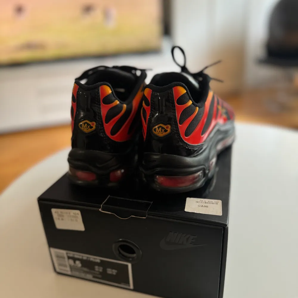 Säljer mina Air Max 97 Plus, köpta 2018 Strl 42. Använda ett fåtal gånger,är som nya. Pris kan diskuteras! . Skor.