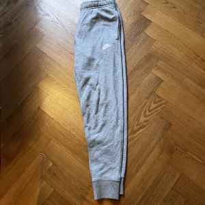 Nike byxor  - Super sköna mjukisbyxor som är helt nya Strl S 