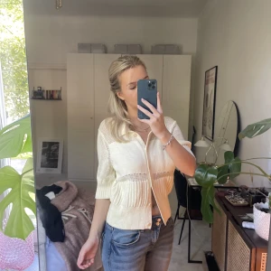 Kofta - Kofta från cos med trekvartsärm! Så snygg att ha som den är eller med ett linne under!