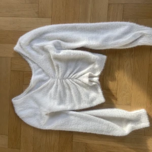 Topp - Från zalando. Inga defekter. Den är lite lurvig. 