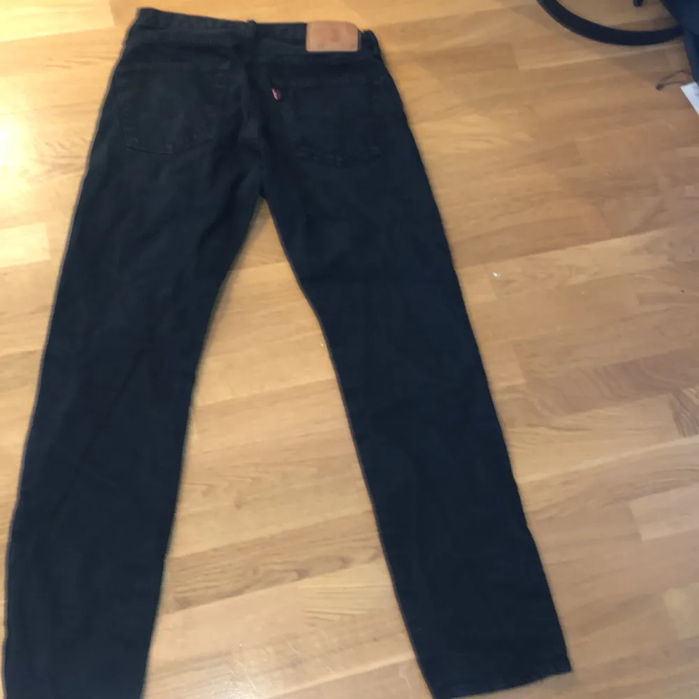 Säljer ett par levis jeans, hel svarta oandvända. Nypris 1100 mitt pris 349 W 30, l30. Jeans & Byxor.