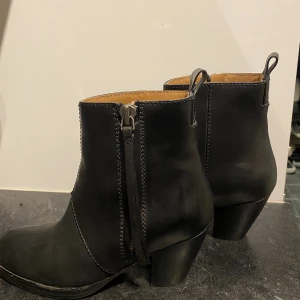 Acne pistols  - Acne pistols, använda en gång 