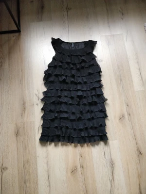 Supersöt klänning - Jättesöt klänning som jag köpt second hand men inte får användning av då den var lite stor på mig som brukar ha xs/s/36! Bara att skriva vid frågor eller funderingar❤️