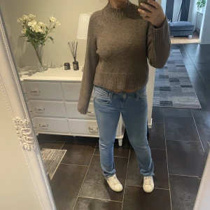 Brun stickadtröja, storlek M, only  - Sparsamt använd! Mindre i storleken så passar även S 