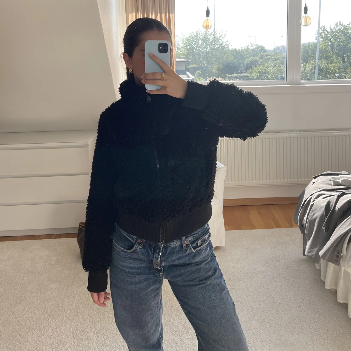 Svart teddykofta