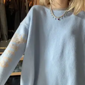 Intressekoll på en så fin Chloe shuterman tröja som är helt slutsåld och är i nyskick i kashmir(nypris 5000)