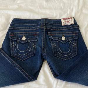 Ett par true religion jeans som jag säljer pga dom kommer inte till användning, 10/10 skick kom med bud! 