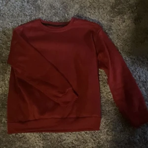 Super mjuk sweatshirt - Superfin röd färg och otroligt mjuk och skön! Knappt använd❤️