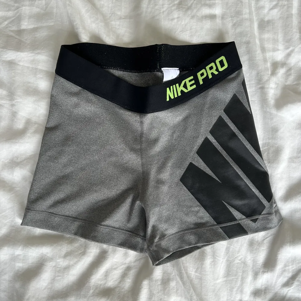 Nike PRO träningsshorts . Shorts.