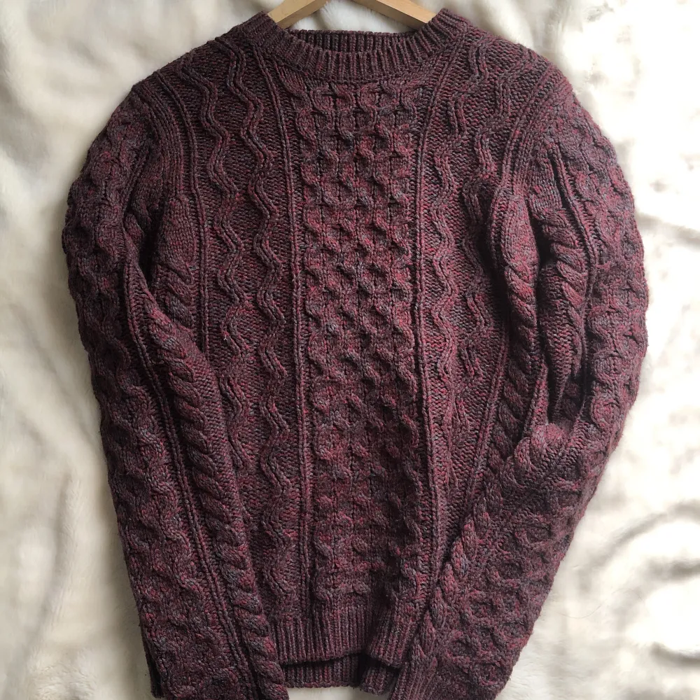 Så fin stickad tröja, en grandpasweater! Se sista bilden för mer detaljer på mönstret. . Stickat.