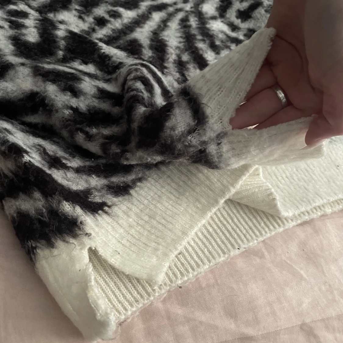 Zebrafärgad stickad tröja - 90