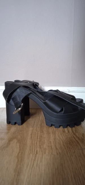 Sandaletter - Sandaletter från Depeche. Aldrig använda och i gott skick.