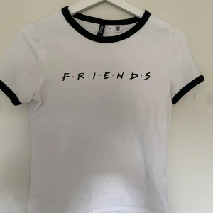 Tröja - T-shirt som aldrig är använd💕