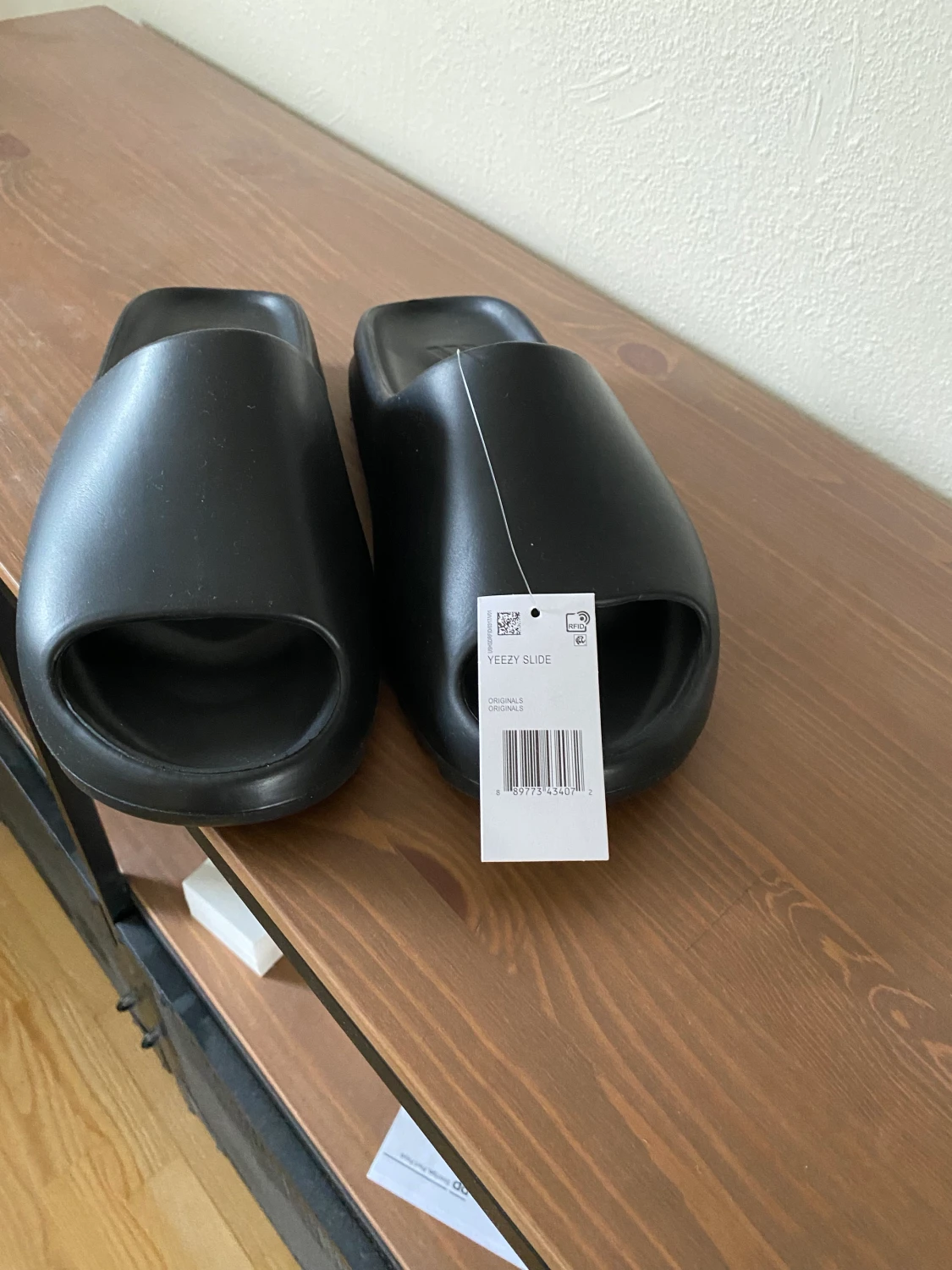 YEEZY slides strlk 43 