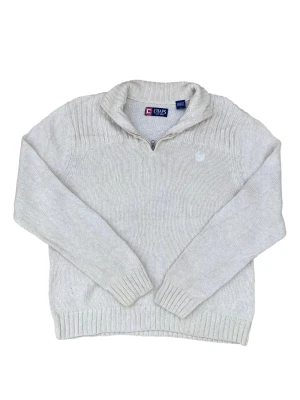 Vit sweatshirt - Jättesnygg vit sommartröja! Modell är 186 och bär vanligtvis M-L. :)