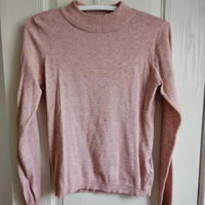 Tröja från .Objekt  - Superfin tröja från .Objekt. Köpt på vila. Endast använd ett fåtal gånger och i superbra skick! Storlek XS