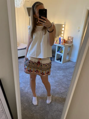 Söt kjol  - Trendig kjol från zara, perfekt till sommaren💓Stretchigt material så passar även S