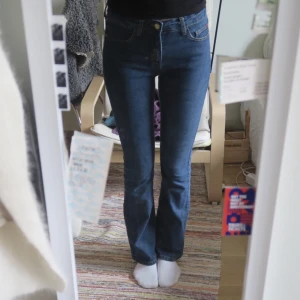 Jeans - Snygga jeans i strl 36,använda fåtal gånger, är i nyskick!jag är 173 cm lång❤️❤️