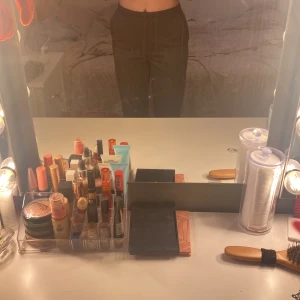 Kostymbyxor  - Super snygga gråa kostymbyxor från h&m nästa aldrig använda 💗