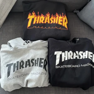 Thrasher - Hej säljer nu mina tre thrasher hoodies pga jag ej använder dom längre, alla är i bra skick men några är mer använda än andra, alla för 900 och per st 350💞 priset går självklart att diskutera!