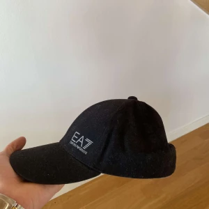 Armani EA7 keps - Justerbar keps i hyfsat skick bara damm. 499:-