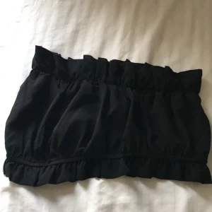 Tank too  - Hej, säljer min tank top som är använd Max 2 gånger men inga tecken på användning. Skriv för frågor eller intresse!💗💗