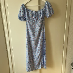 Ny klänning - Endast testad. Passar både XS & S