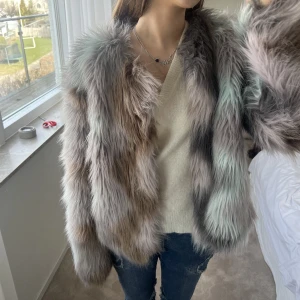 Päls jacka - Såå fin Nly trend pälsjacka aldrig använd inga defekter❤️‍🔥❤️‍🔥